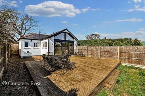 2 bedroom bungalow for sale, Locks Ride, ASCOT