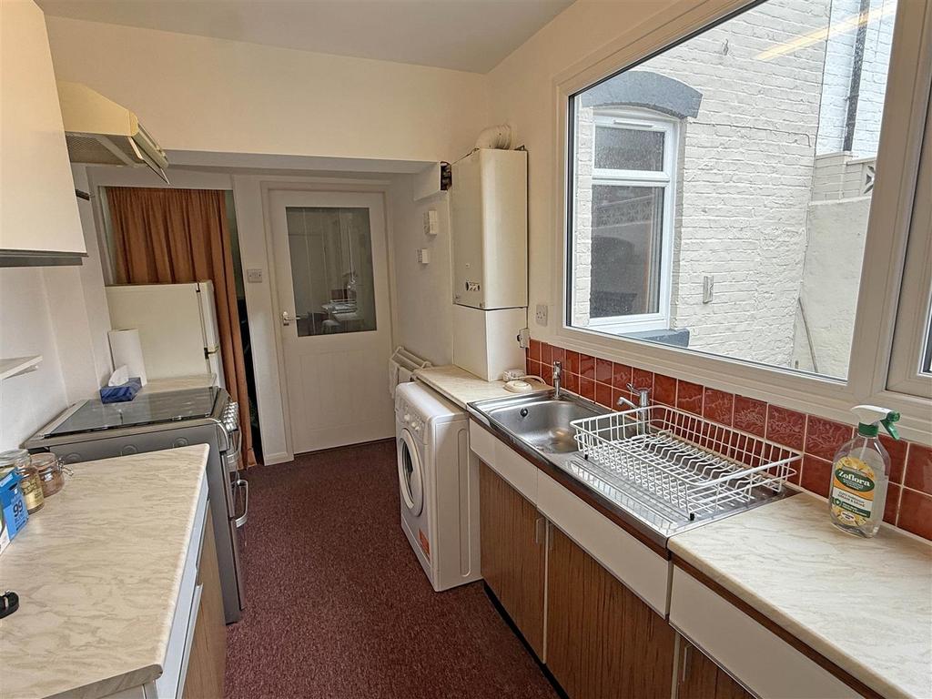 Kitchen a2.jpg