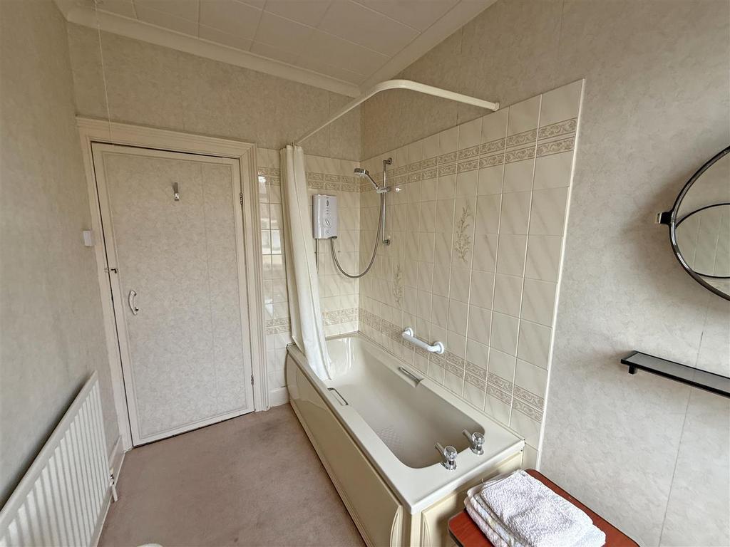 Bathroom a2.jpg