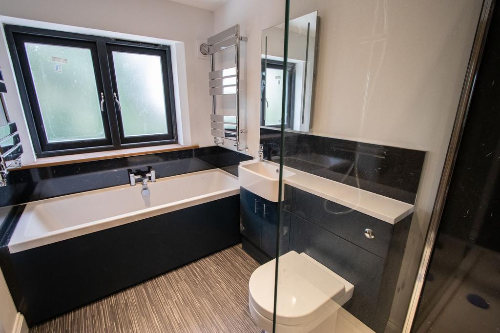 En-Suite Bathroom