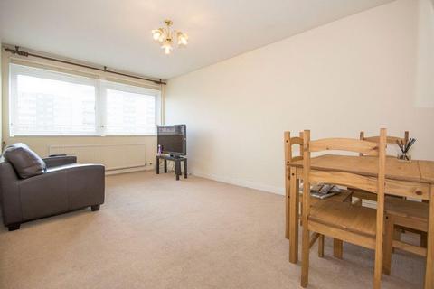 1 bedroom flat to rent, Park South, Austin Road