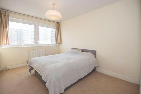 1 bedroom flat to rent, Park South, Austin Road
