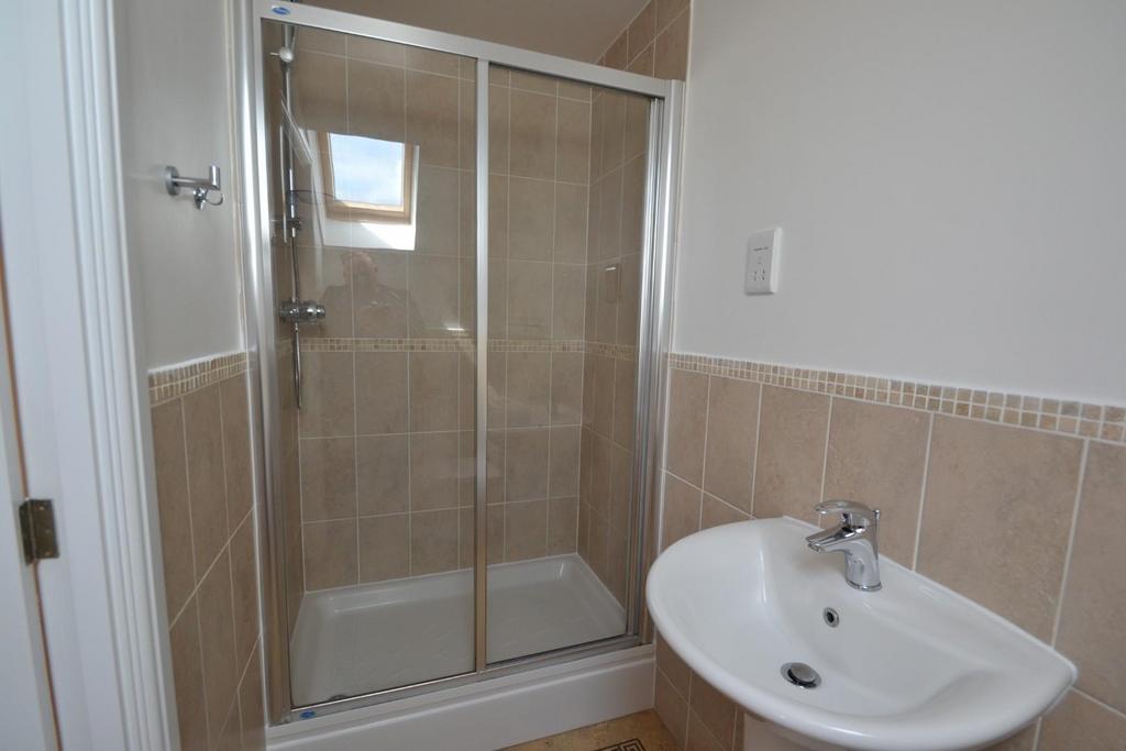 Ensuite shower room.JPG