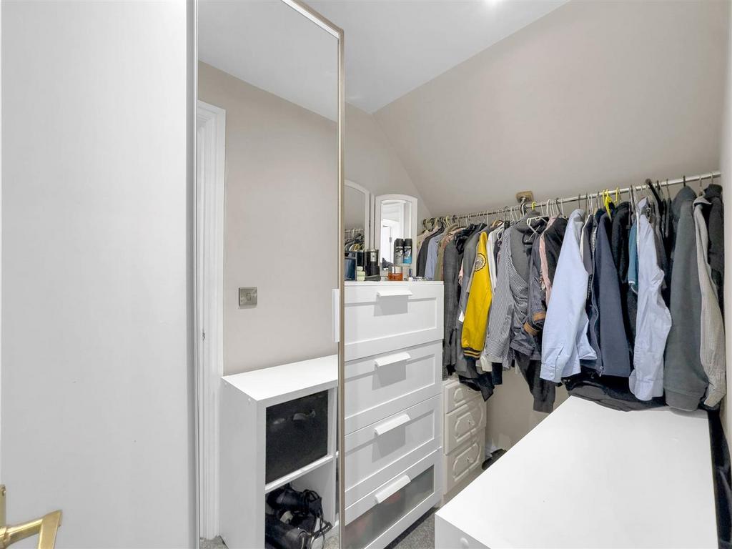 Bed 1 Dressing Room