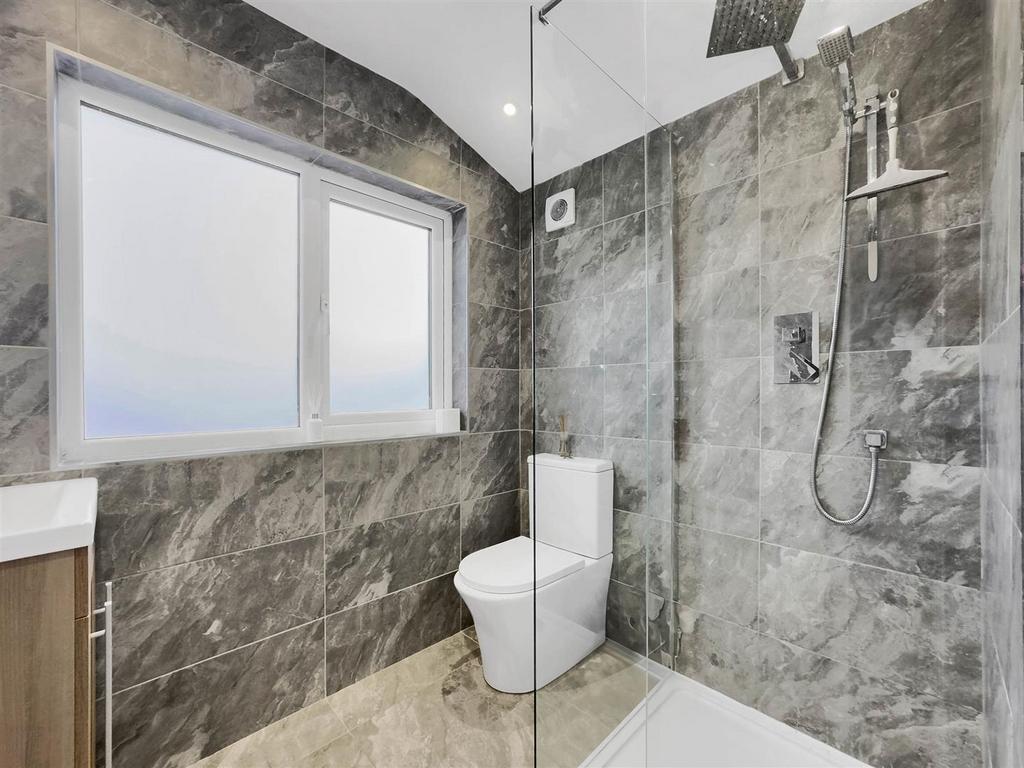 En Suite Shower Room - Bed 1