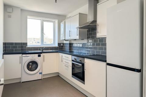 2 bedroom flat to rent, Knighton Park Road, London, SE26