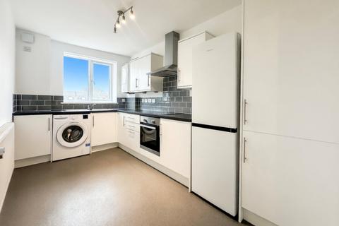 2 bedroom flat to rent, Knighton Park Road, London, SE26