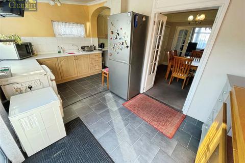 3 bedroom end of terrace house for sale, Bridport Avenue, Romford, RM7