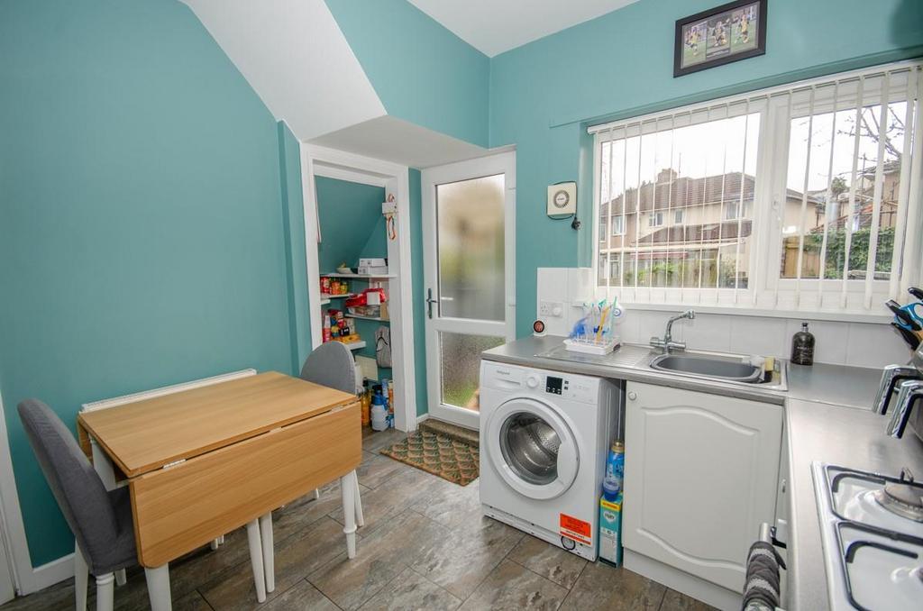 Kitchen pic 3.jpg