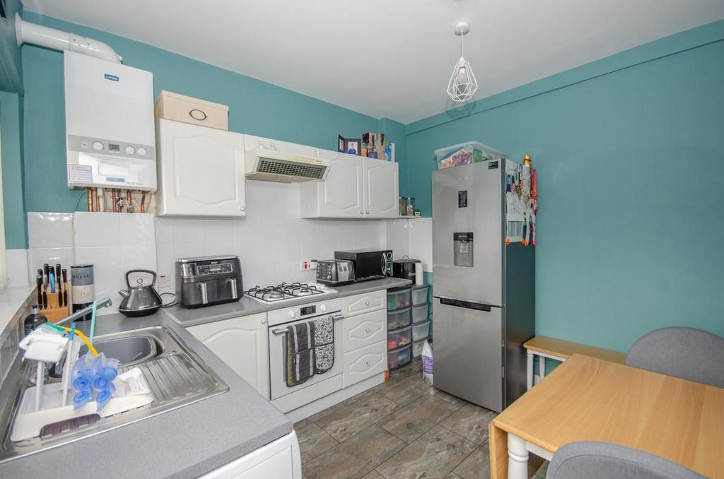 Kitchen pic 2.jpg