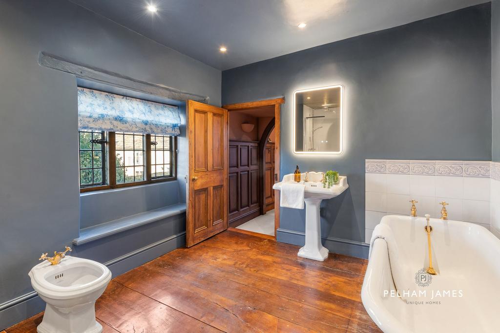 En Suite, Wellington House, Kings Cliffe