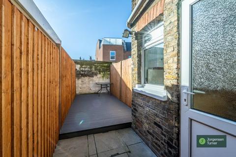 2 bedroom maisonette to rent, Adelaide Grove, Shepherds Bush, W12