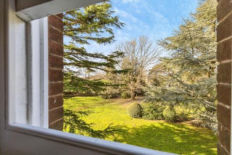 undefined, Oak Tree Way, Horsham