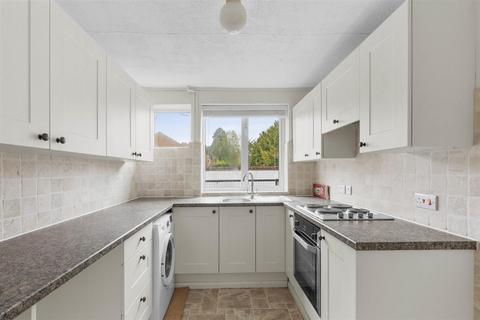 2 bedroom retirement property to rent, Bell Street, Princes Risborough HP27