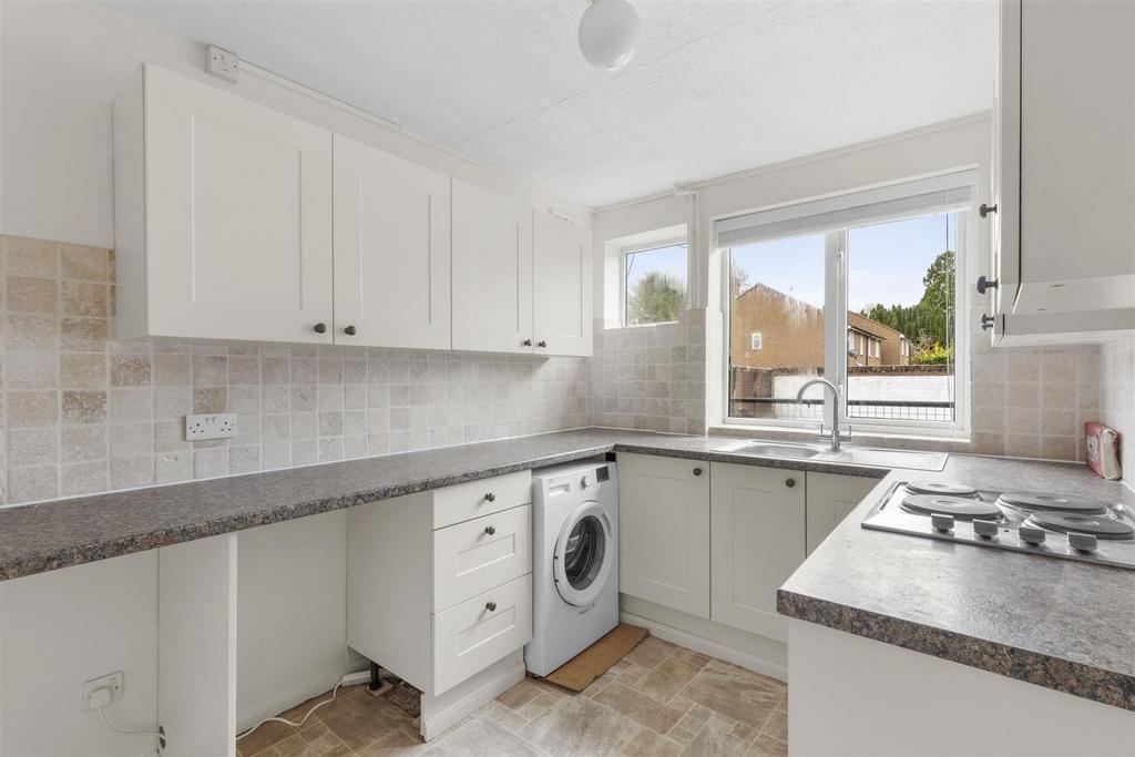 Flat 2, 44 Bell Street, HP27 QAD (LOW RES)-8.jpg