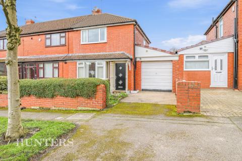 2 bedroom townhouse for sale, College Avenue, Oldham