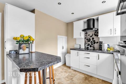 2 bedroom townhouse for sale, College Avenue, Oldham