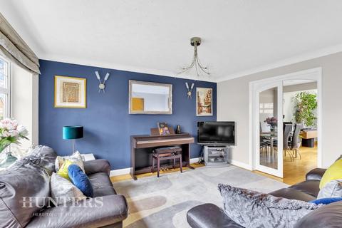 4 bedroom detached house for sale, Howardian Close , Oldham
