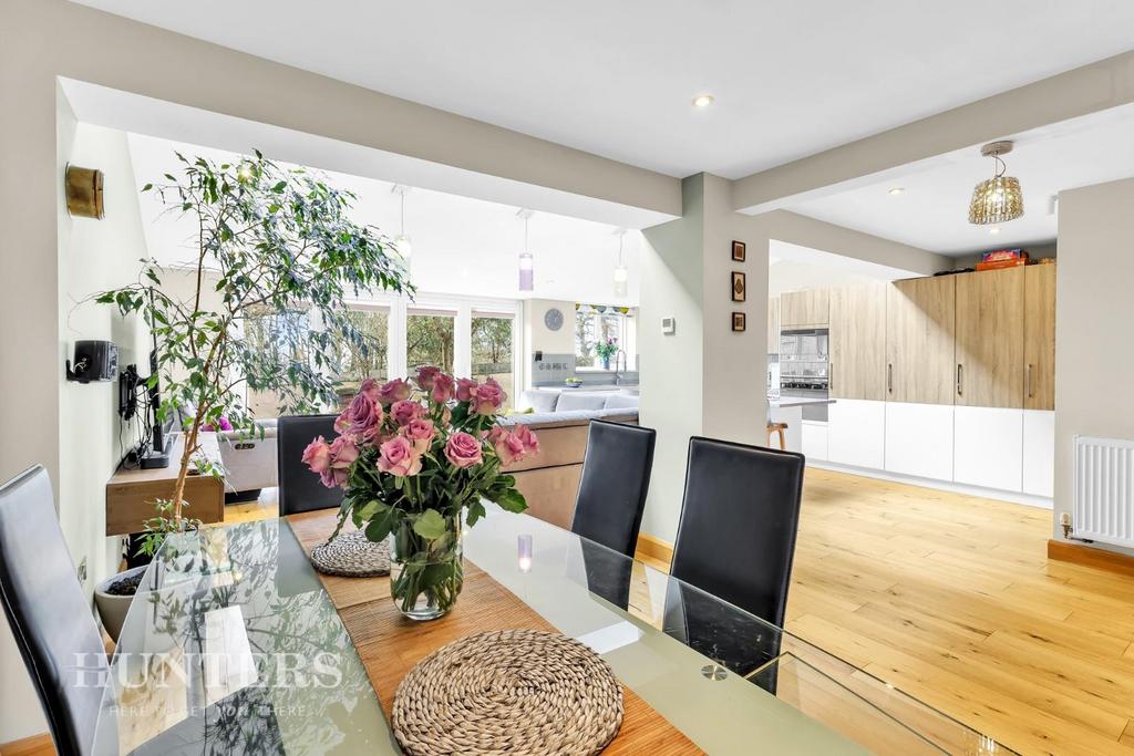 Open Plan Kitchen & Living Space