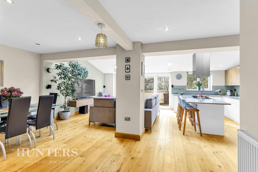 Open Plan Kitchen & Living Space
