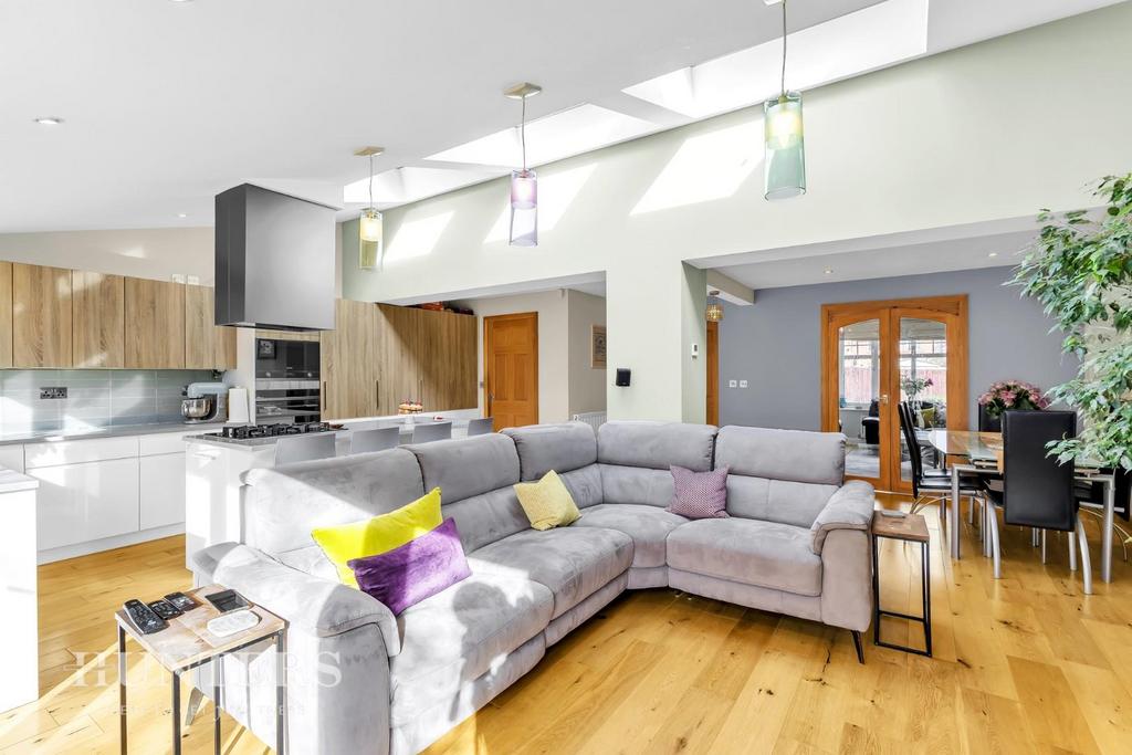 Open Plan Kitchen & Living Space