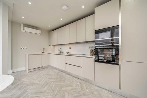2 bedroom flat for sale, Sandycombe Road, Richmond TW9