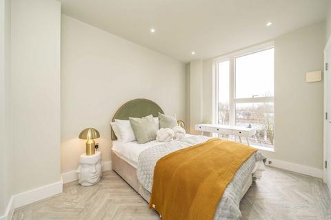 2 bedroom flat for sale, Sandycombe Road, Richmond TW9