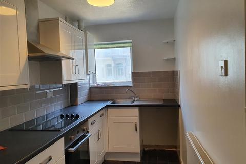 2 bedroom terraced house to rent, Pelham Road, Seaford