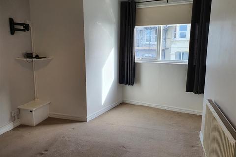 2 bedroom terraced house to rent, Pelham Road, Seaford