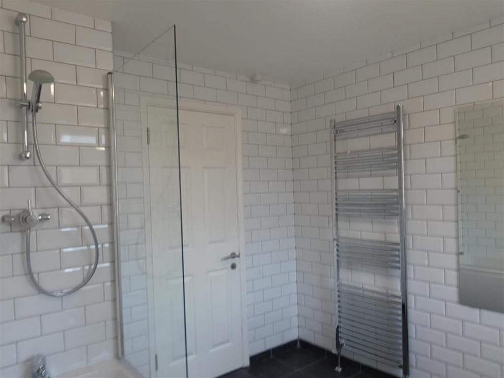 BATHROOM (1).jpg