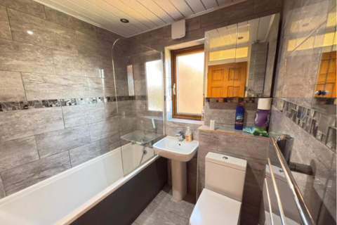 2 bedroom terraced house for sale, Springfield Road, Luton