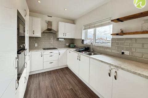 3 bedroom semi-detached bungalow for sale, Giffords Cross Road, Corringham, SS17