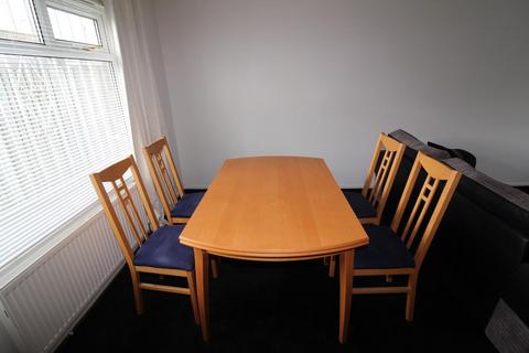 2 bedroom terraced house to rent, Rossefield Drive
