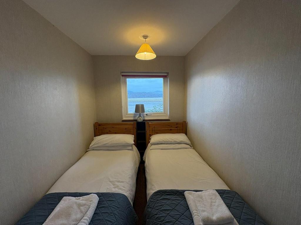 Bedroom 2.JPEG