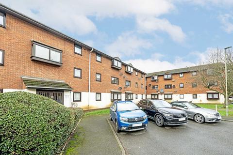 2 bedroom flat to rent, Wheatley Close, London NW4