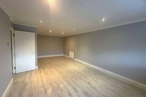 2 bedroom flat to rent, Wheatley Close, London NW4