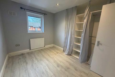 2 bedroom flat to rent, Wheatley Close, London NW4