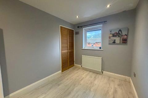 2 bedroom flat to rent, Wheatley Close, London NW4