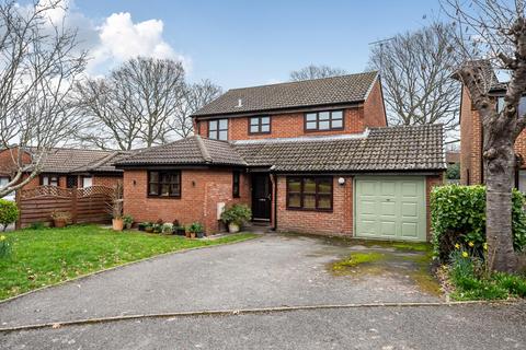 4 bedroom detached house for sale, Caernarvon Gardens, Valley Park, Chandler's Ford