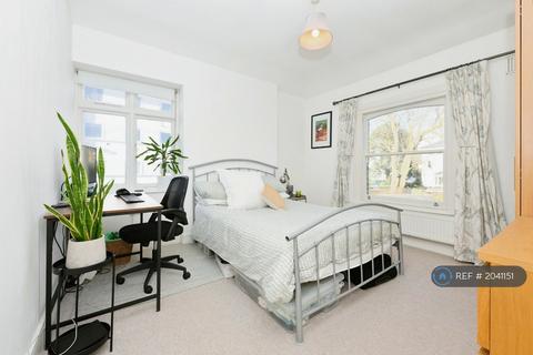 undefined, Thornton Hill, Wimbledon Sw19, SW19
