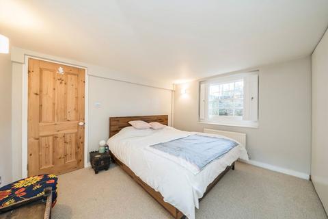 2 bedroom flat for sale, Queensbridge Road, London E8