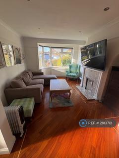 3 bedroom semi-detached house to rent, Rugby Avenue, Greenford, UB6