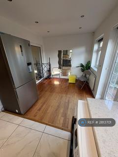 3 bedroom semi-detached house to rent, Rugby Avenue, Greenford, UB6