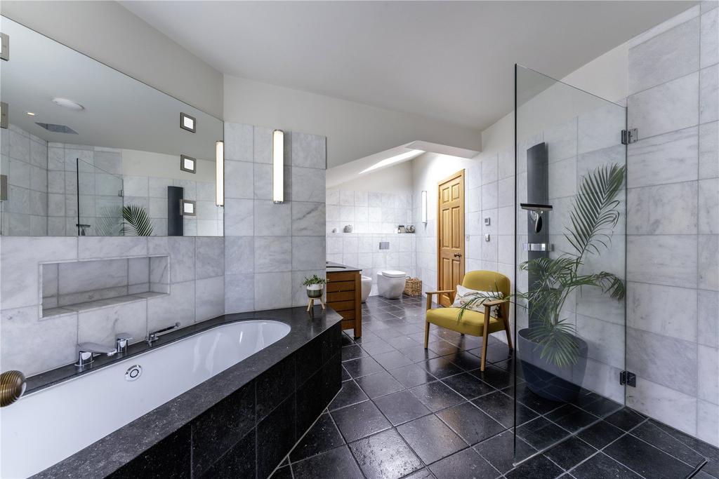 En Suite Bathroom