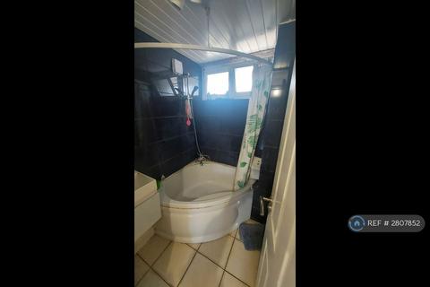 3 bedroom flat to rent, John Perrin Place, Harrow, HA3