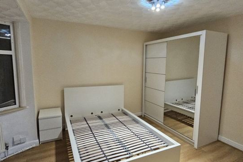 1 bedroom in a house share to rent, Tregenna Avenue, Harrow HA2