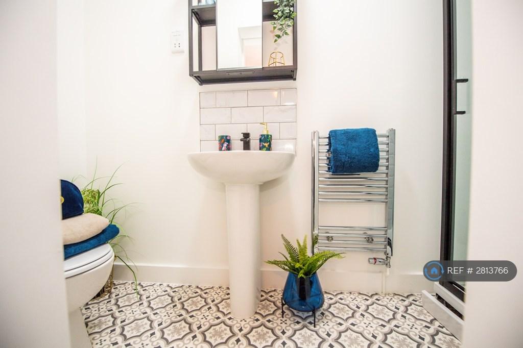 En-Suite Bathroom
