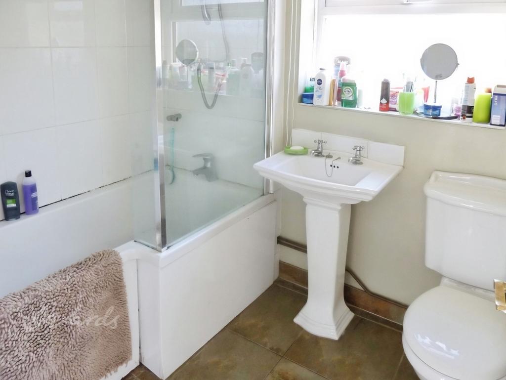 Grove bathroom