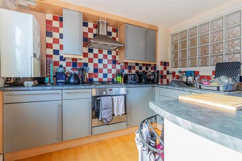 2 bedroom apartment for sale, Fitzhamon Embankment, Cardiff CF11