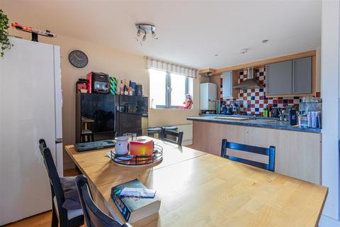 2 bedroom apartment for sale, Fitzhamon Embankment, Cardiff CF11